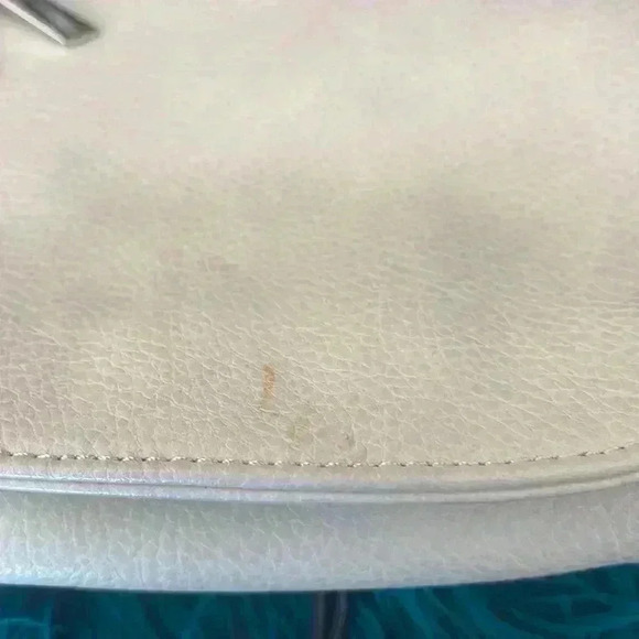 Kenzie women’s shoulder bag. Super vintage looking. Super cute. - Picture 6 of 8